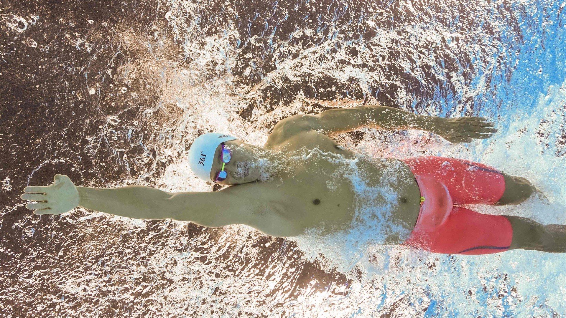 百米飞人巅峰对决 新星闪耀刷新赛季最佳