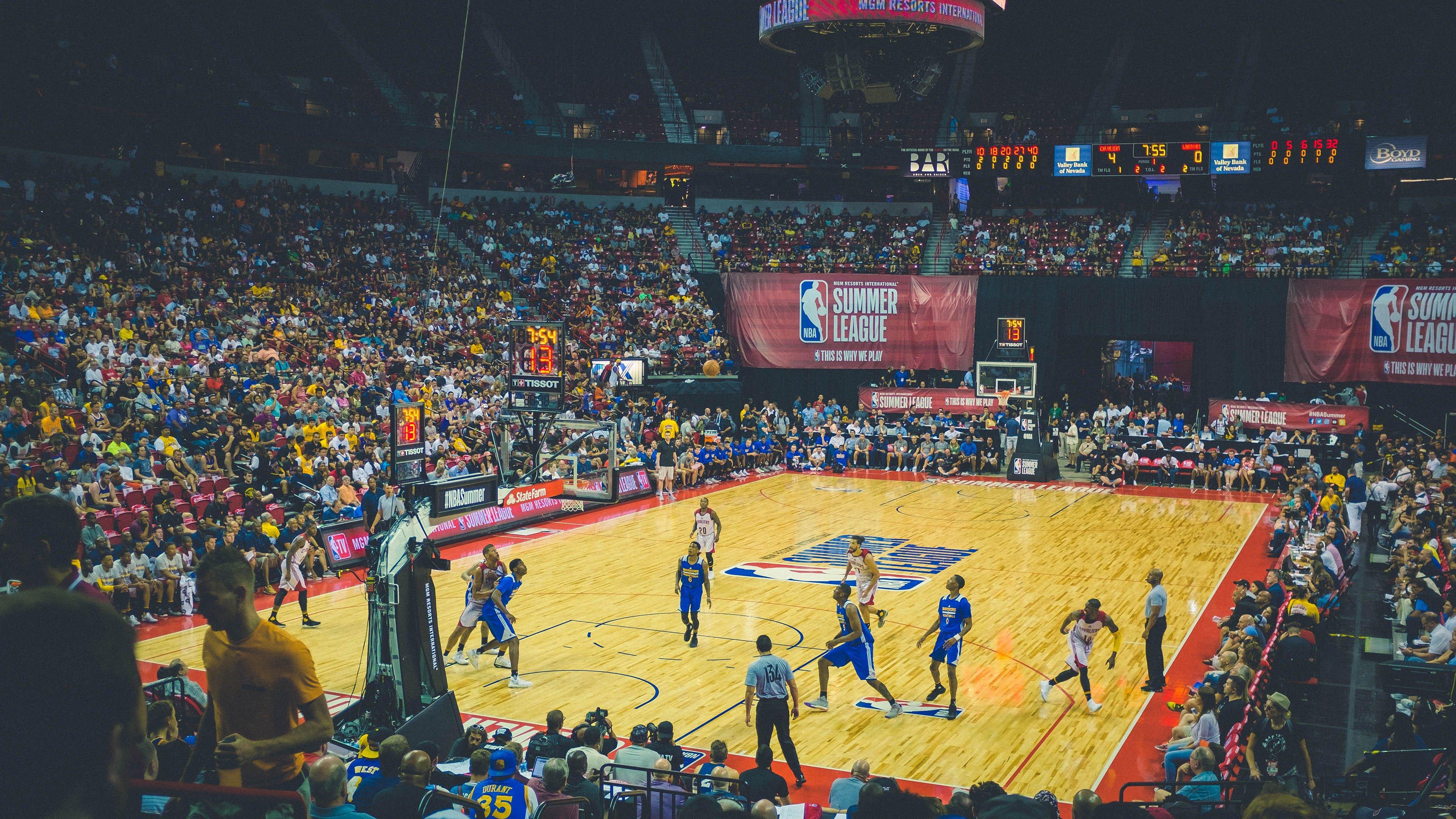 皇家马德里与巴塞罗那激战西甲巅峰,梅西接班人闪耀全场